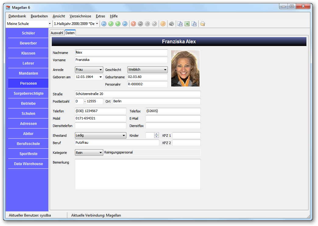Geben Sie hier die Daten der Person ein. Optional können Sie auch ein Passbild mit abspeichern